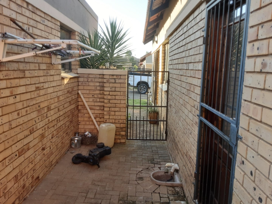 2 Bedroom Property for Sale in Langenhovenpark Free State